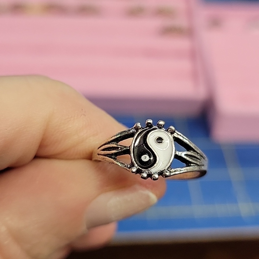 Ying Yang Black & White Silver Tone Ring Size 8